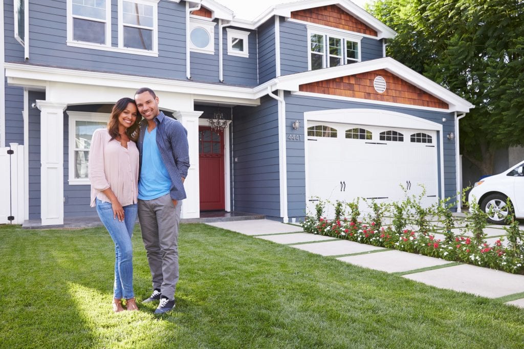 couple-move-into-new-home